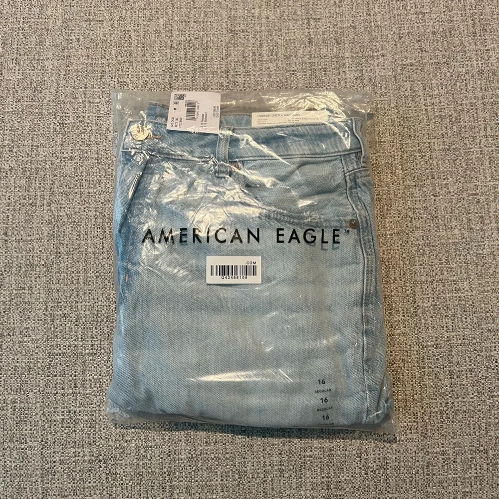 American Eagle Ripped Mom Jean - 16 - Picture 5 of 5